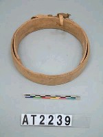 藏品(男子束腹木片環帶)的圖片